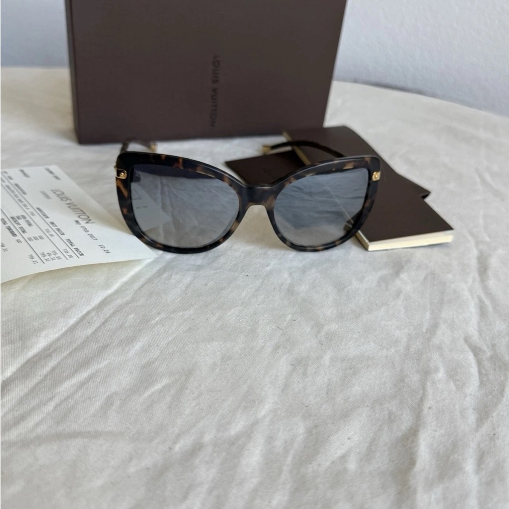❤️SOLD❤️Louis Vuitton Charlotte Sunglasses